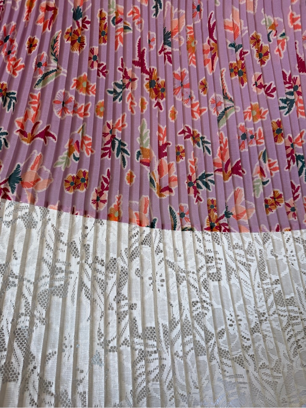 Anthropologie Laia Floral Tiered Pleated Midi Skirt in Pink/Purple & White Lace - Picture 4 of 9